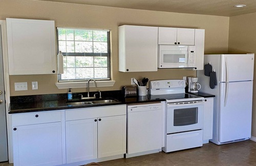 Concan Cabin | Unforgettable Stay at Hunter's Ridge Cabins - Rated 9.8