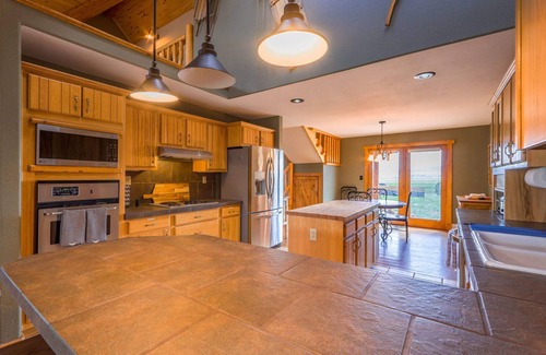 Westcliffe Cabin | Ideal Lodge for Families with Dual Kitchens & Spa Amenities