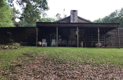 Woden Cottage | Explore Hunter Style Lodge in Scenic Game Refuge