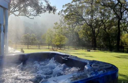 Rosebrook Cottage | Romantic Spa Cottage with Breathtaking Views in Hunter Valley