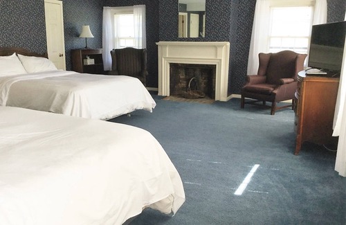 Grafton Hotel | Family-Friendly Dining at Hunters Grille and Tap, Grafton Inn