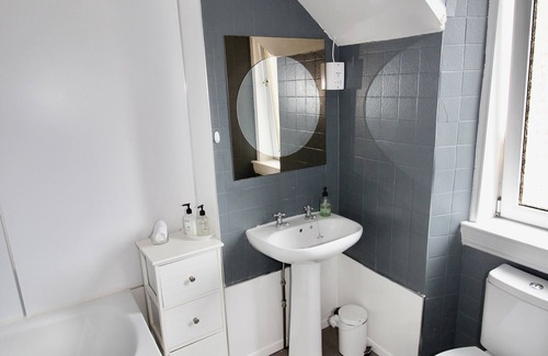 Brodick House | Comfortable Stay at Hunters Guesthouse with Kitchen & Breakfast