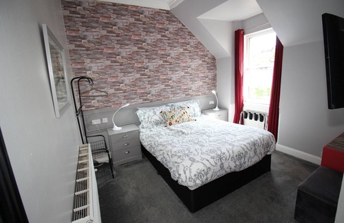 Brodick House | Comfortable Stay at Hunters Guesthouse with Kitchen & Breakfast