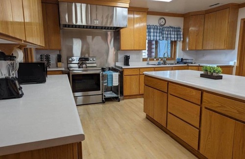 Hot Springs House | Spacious Hunters Lodge in Custer for 18 Guests