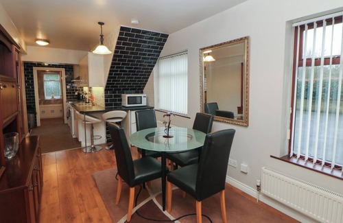 Fulford Cottage | Pet-Friendly Retreat at Hunters Moon Annexe with Garden