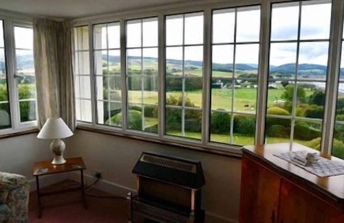 Old Cleeve Apartment | Guest Rated 10/10: Discover Huntingball Lodge Today!