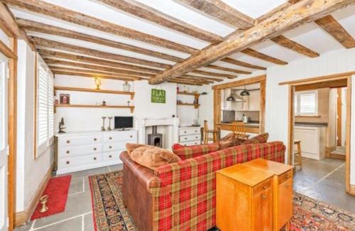 Huntingdon Apartment | Cozy Samuel Pepys Cottage: Family-Friendly Retreat
