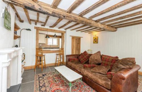 Huntingdon Apartment | Cozy Samuel Pepys Cottage: Family-Friendly Retreat