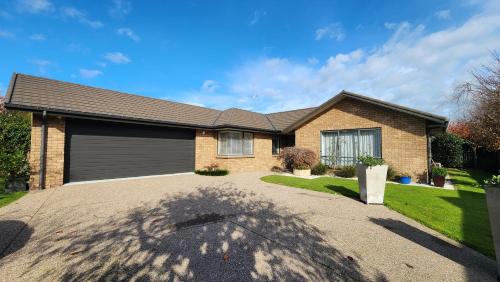 Hamilton House | Family-Friendly Stay at Huntington Honey - Rated 9.5/10!
