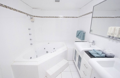 Casula Hotel | Relax at Hunts Hotel Liverpool with Pool & Family Amenities