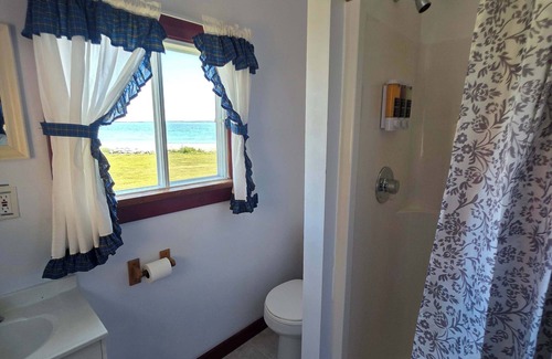 Hunts Point Cabin | Hunts Point 1-BR Coastal Retreat - Cottage # 8