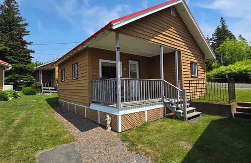 Hunts Point Cabin | Hunts Point 2-BR Coastal Retreat - Cottage # 4