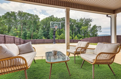 Huntsville House | Huntsville Oasis: Enjoy Basketball, Spa & Family-Friendly Stay
