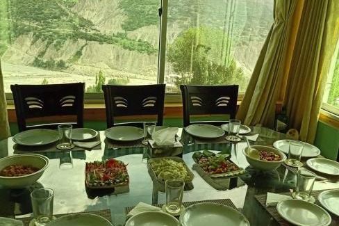 Karimabad House | Discover Hunza Lounge: Pet-Friendly & Family-Oriented Stay