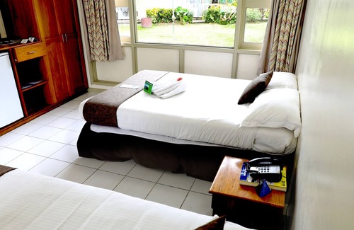 Lae Hotel | Comfortable Huon Gulf Hotel & Apartments with Pool Access