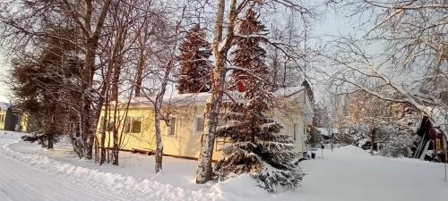 Kalajoki House | Idyllic Retreat at Huone Seesteisessä Mummolassa