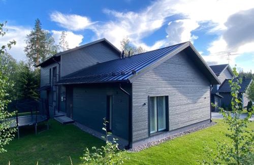 Lahti Apartment | Huoneisto elokuvateatterilla Studio apartment with the movie theater