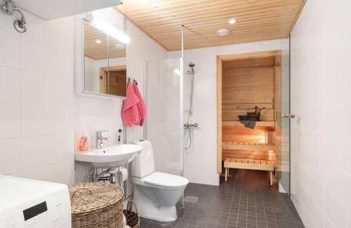 Jyvaskyla Apartment | Scenic Apartment with Lake Views in Palokka - 4 Stars