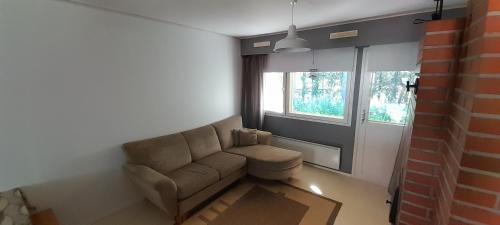 Kehys-Kainuu Apartment | Pet-Friendly Huoneisto Metso with Ocean View & Hot Tub