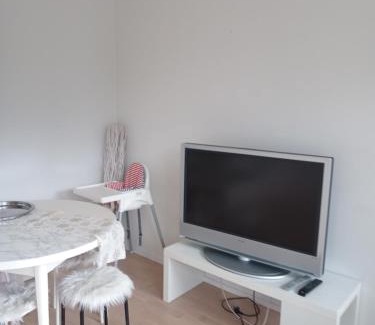 Espoo Apartment | Huoneisto terassilla & parkkipaikalla