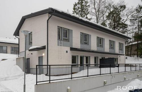 Espoo Apartment | Huoneisto terassilla & parkkipaikalla