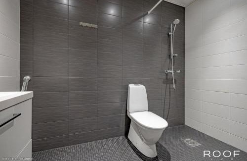Espoo Apartment | Huoneisto terassilla & parkkipaikalla