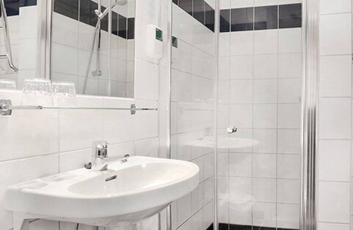 Hurdal Municipality Hotel | Experience Comfort at Hurdalsjøen Hotell with Pool & Spa