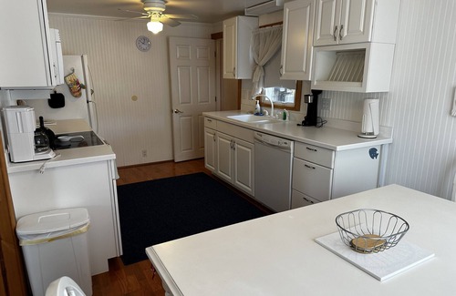 Oscoda House | Family-Friendly Huron Winds Near Lake Huron & Splash Park