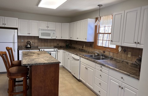Grand Bend Cottage | Family-Friendly Huron Woods Cottage Near Private Beach