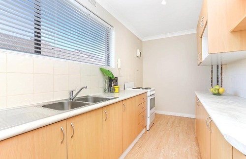 Mortdale Apartment | Scenic Hurstville Home: Comfort and Style with a View