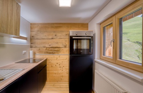 Schroecken Apartment | HUS 24: Guest Rated 10/10, Pet & Child Friendly Retreat