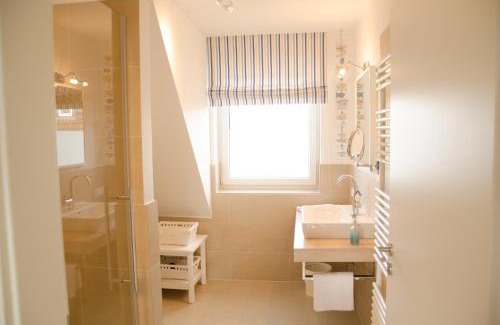 Region Hannover District Apartment | Experience Hus Achterliek: Oceanfront & Pet Friendly Stay