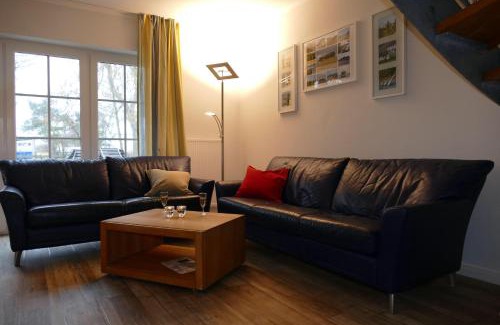 Vitte House | Relax at Hus-Hiddensee: Oceanfront Retreat with Hot Tub
