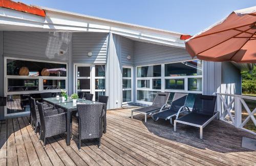 Lensterstrand House | Hus Lykke - Strandpark 38: Oceanfront Paradise for Families