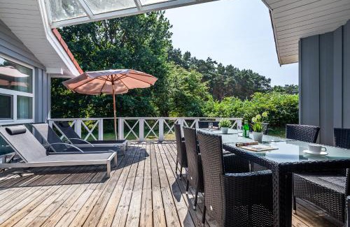 Lensterstrand House | Hus Lykke - Strandpark 38: Oceanfront Paradise for Families