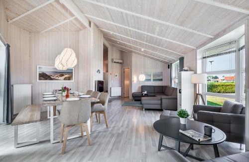 Lensterstrand House | Hus Lykke - Strandpark 38: Oceanfront Paradise for Families