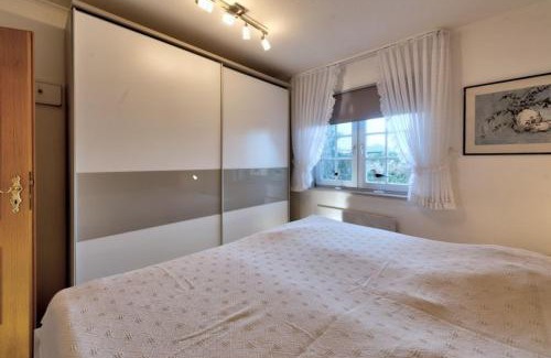 Busumer Deichhausen Apartment | Oceanfront Getaway at Hus op de Wurth Nr 9 - 4 Star Stay