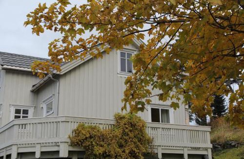 Ramberg House | Historic Ramberg House with Oceanfront Views & Breakfast