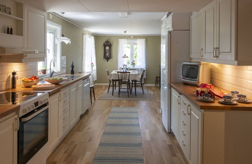 Fjalkinge House | Discover Hus vid Kjugekull: Pet Friendly with Lake Views
