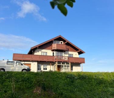 Moskenes Apartment | Discover Huset ved fergekaien på Moskenes: Family-Friendly Stay