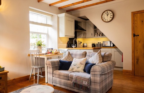 Barnard Castle Cottage | Cozy HUSH COTTAGE with Open Fire in Middleton-In-Teesdale