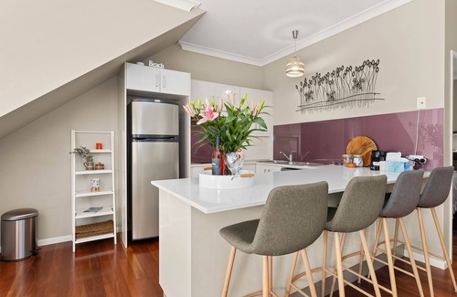 Huskisson House | Guest Rated 10/10: Husky Haven with Oceanfront Views
