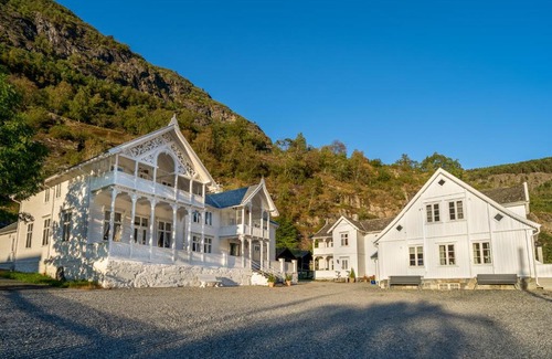 Borgund Hotel | Discover Husum Hotel: Family-Friendly with Top Ratings