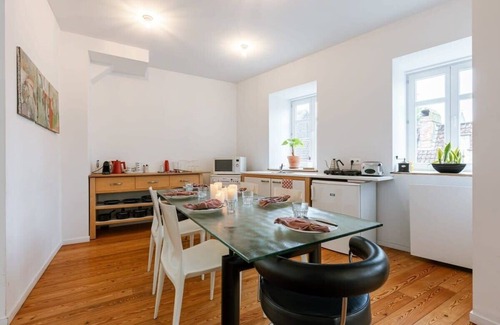 Ghent Apartment | Cozy Central 'The Crown' Apartment in Ghent with Breakfast