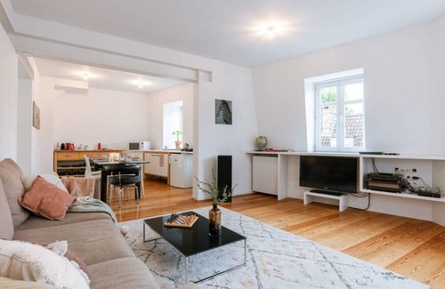 Ghent Apartment | Cozy Central 'The Crown' Apartment in Ghent with Breakfast