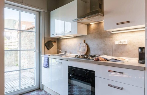 Sint-Pieters House | Delightful House with Terrace and Family-Friendly Amenities