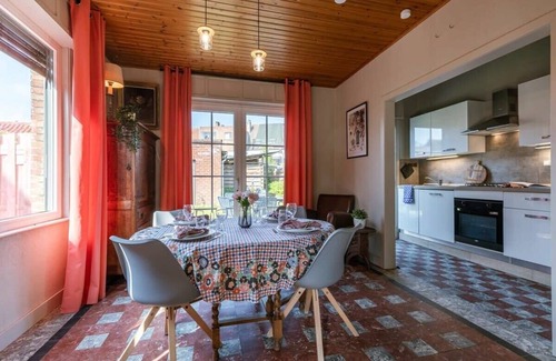 Sint-Pieters House | Delightful House with Terrace and Family-Friendly Amenities