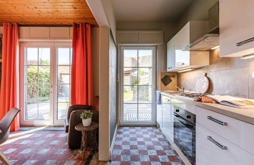 Sint-Pieters House | Delightful House with Terrace and Family-Friendly Amenities