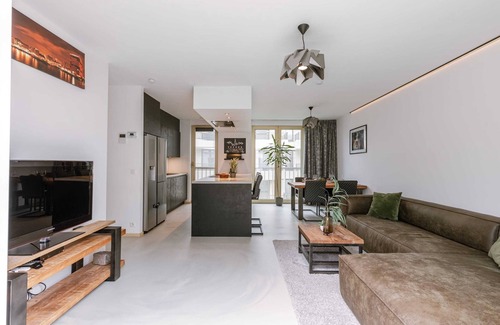 Den Dam Apartment | Huswell - Modern apartment with large terrace