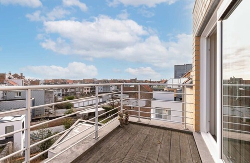 Vogelzang Apartment | Fantastic Duplex Steps from the Beach with Breakfast & Kitchen